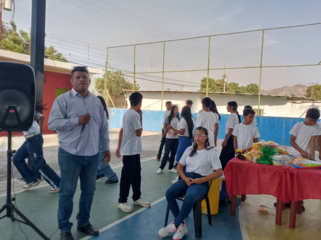 Estudiantes de la E.T.R. Alfredo Pietri protagonizan encuentro generacional en la comunidad El Remate
