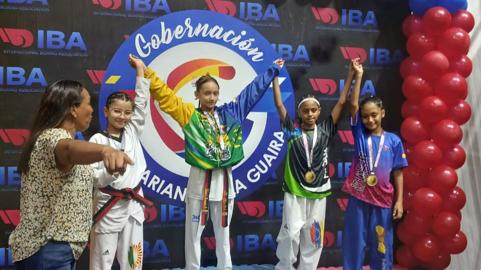 Taekwondo Los Aviadores destaca en la "Copa Juventudes" con la brillante actuación de Emma Carvajal