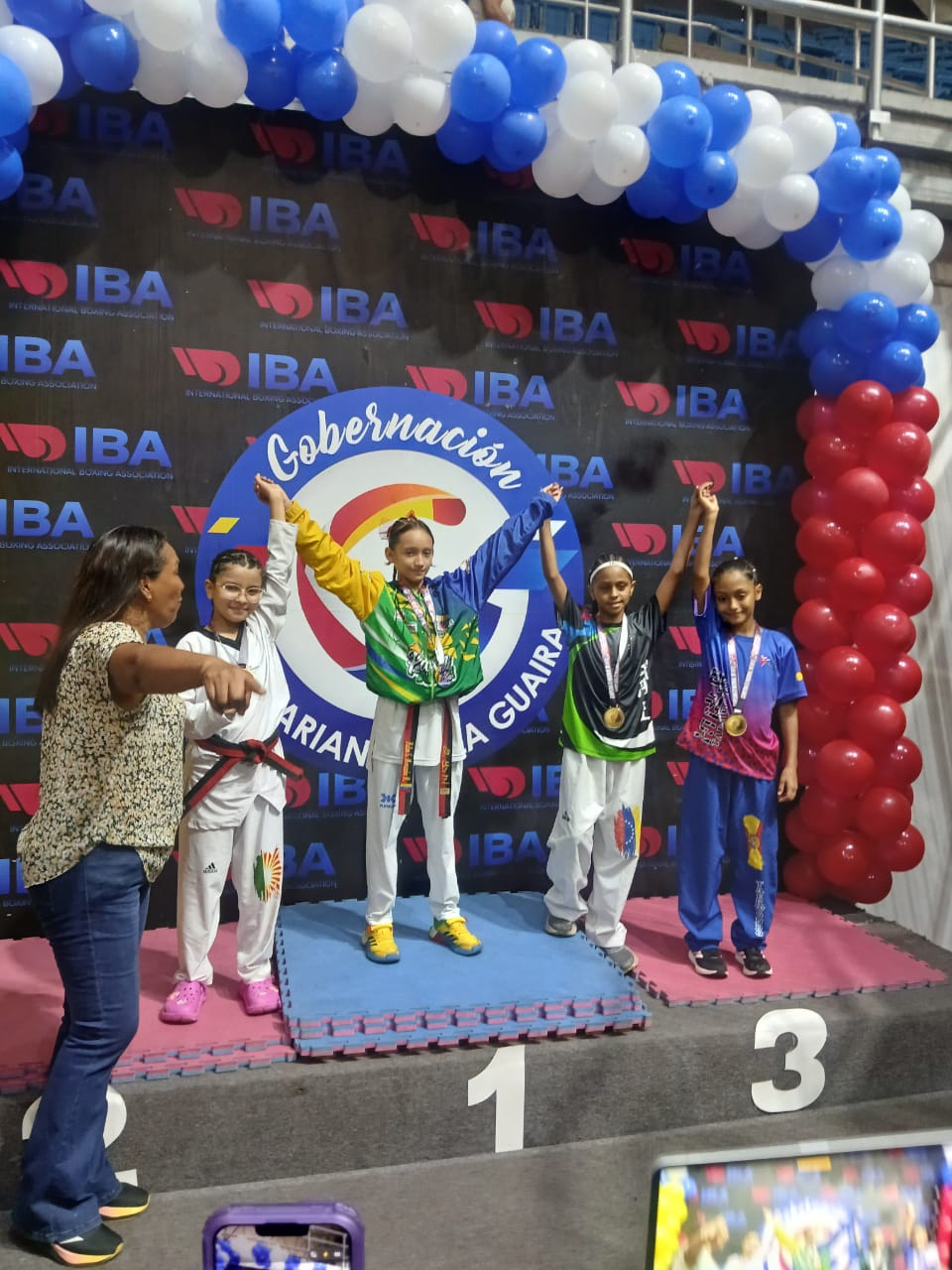Taekwondo Los Aviadores destaca en la "Copa Juventudes" con la brillante actuación de Emma Carvajal