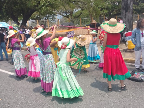 Escuela de Danzas San Vicente "Maestro Pablo Prazuela" enaltece el folclore en las Ferias de San José