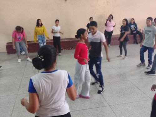 Alianza entre Danzas Folklóricas San Vicente y Liceo Antonio García Rojo fortalece la identidad tradicional